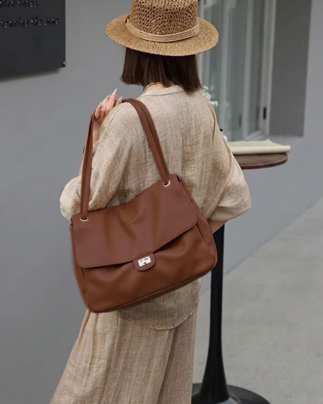 Hilde Maxi Flap Shoulder Bag in cognac – styled look
