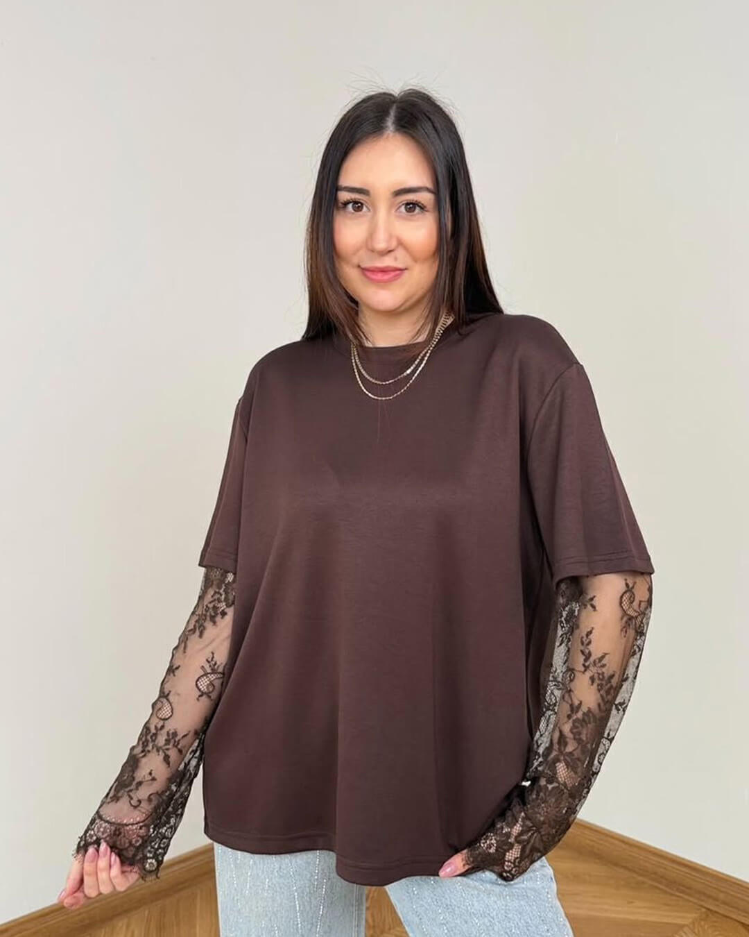 Adaora langærmet T-shirt med blondeindsatser