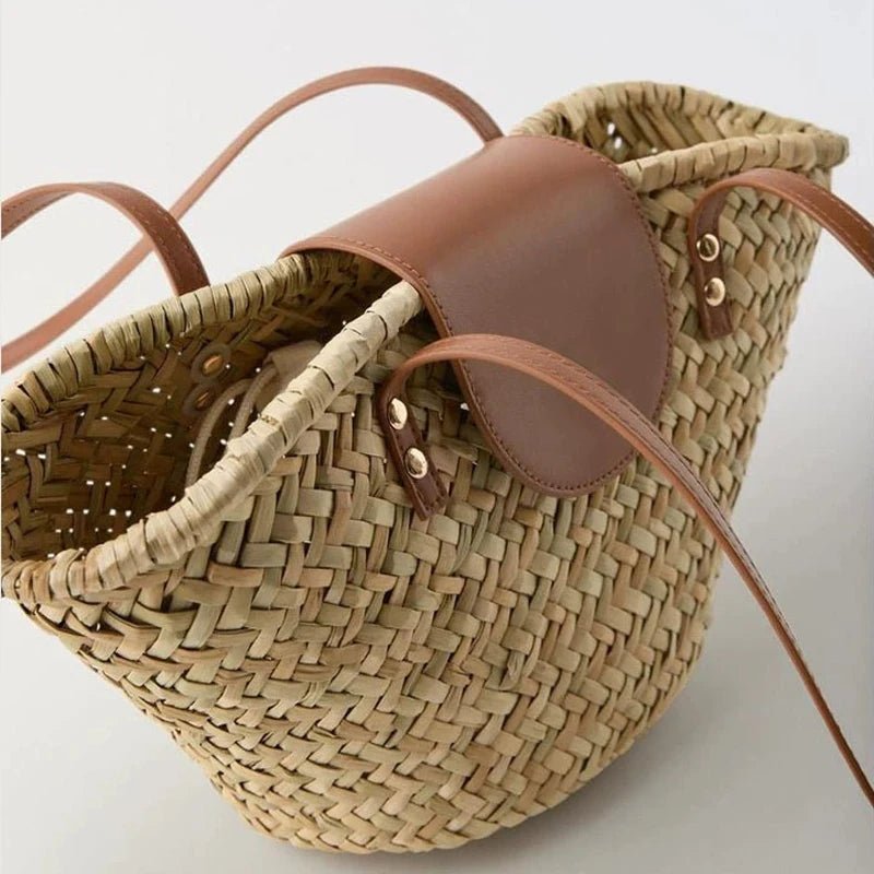Aisea skuldertaske i flettet rattan