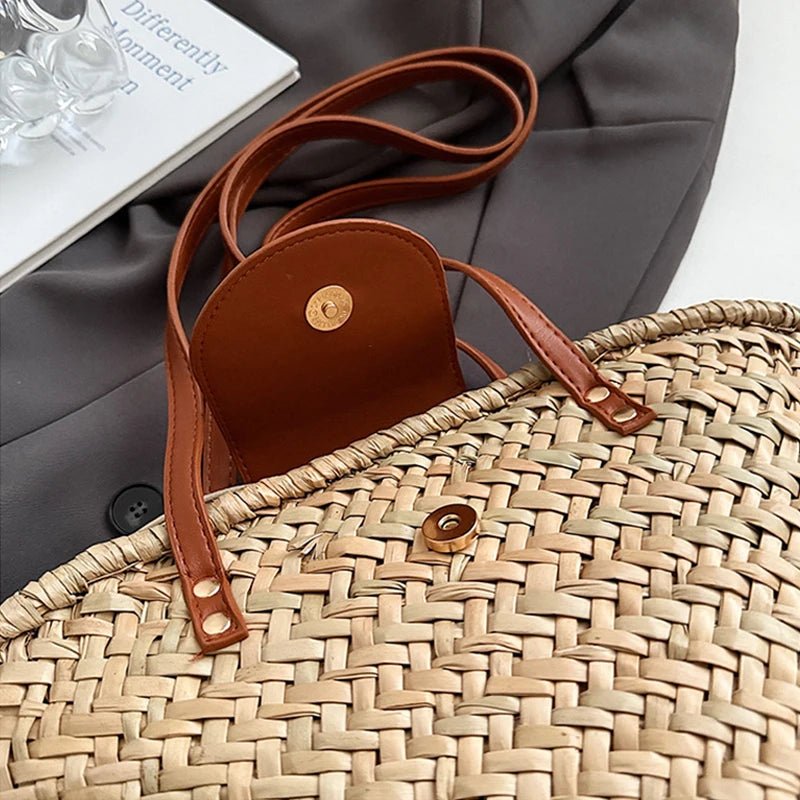 Aisea skuldertaske i flettet rattan
