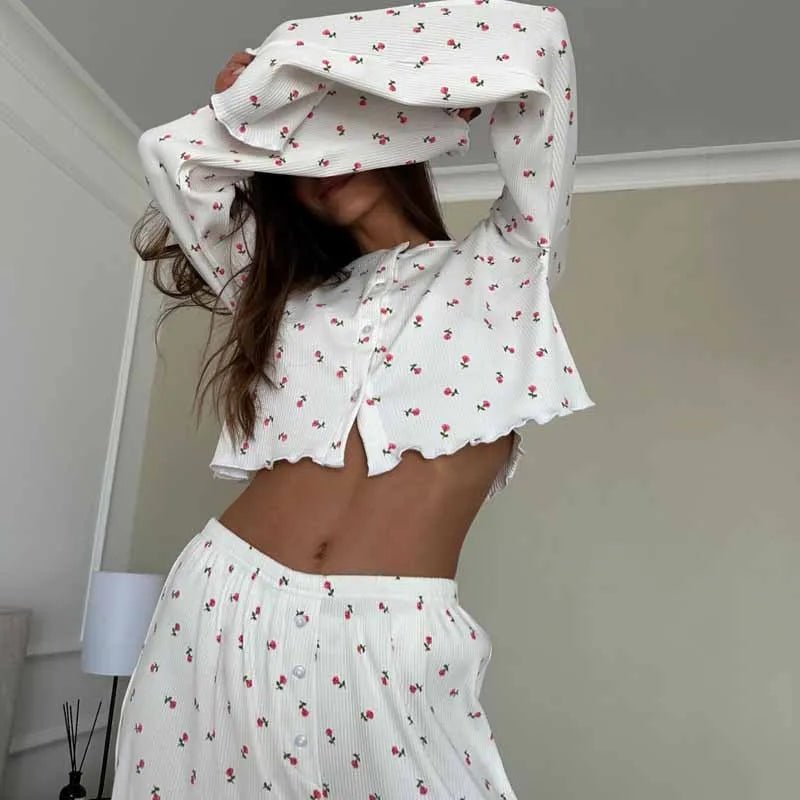 Aiza blomstret pyjamassæt med lange ærmer