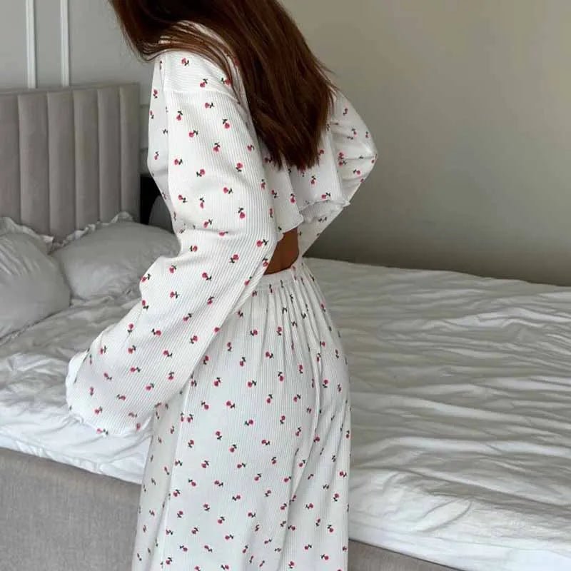 Aiza blomstret pyjamassæt med lange ærmer