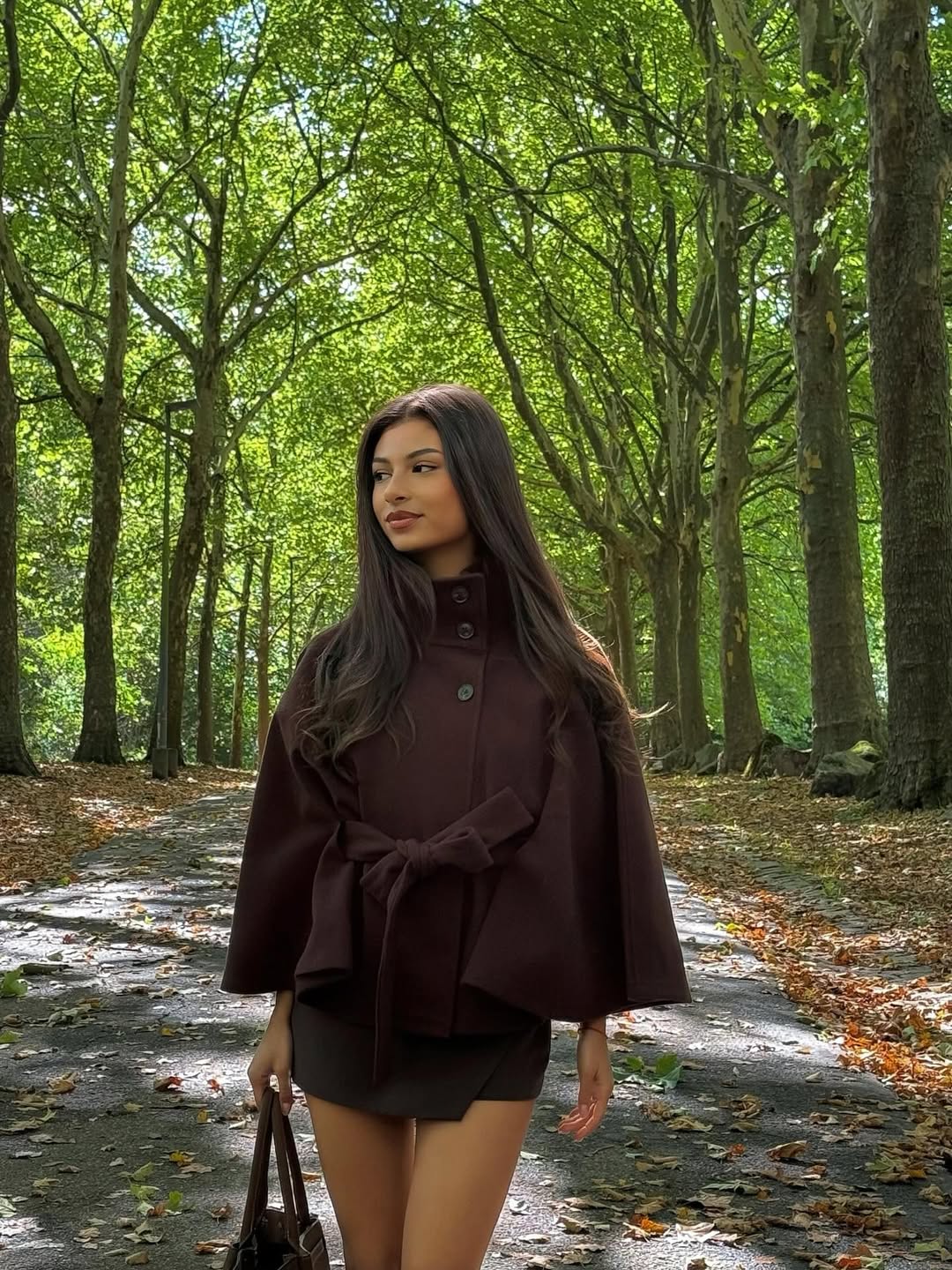 Arianne elegant capejakke med høj hals og bælte