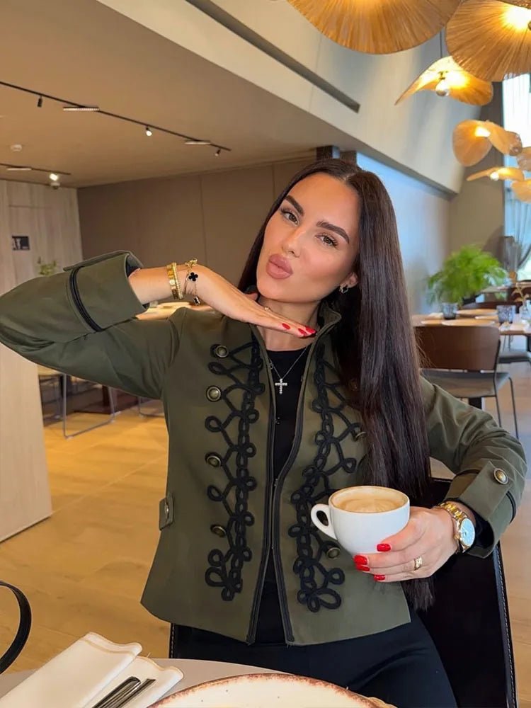 Becky Napoleonjakke med rebknudedetalje og spænde