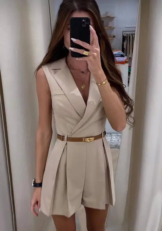 Bianca struktureret, ærmeløs jumpsuit med bælte
