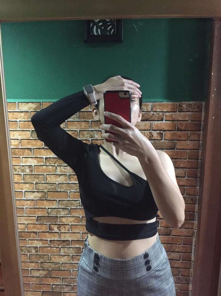 Celeste asymmetrisk crop-top med udskæring