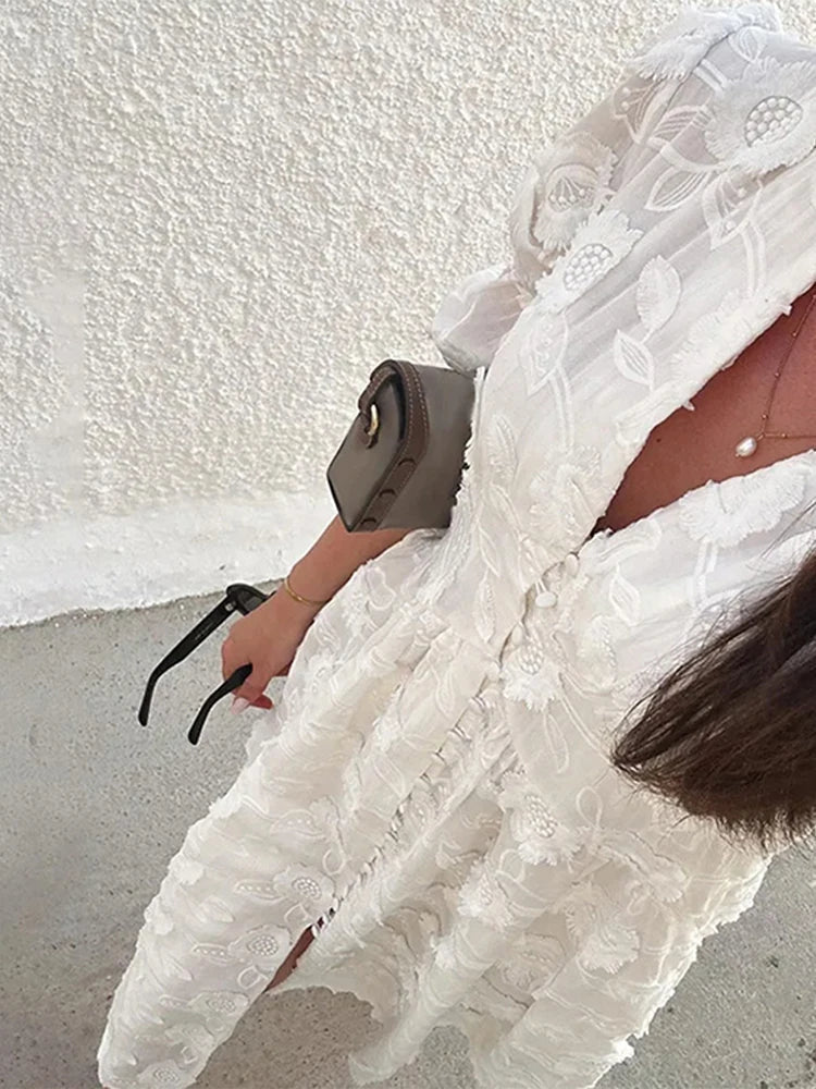 Celeste broderet blonde-midikjole med V-udskæring