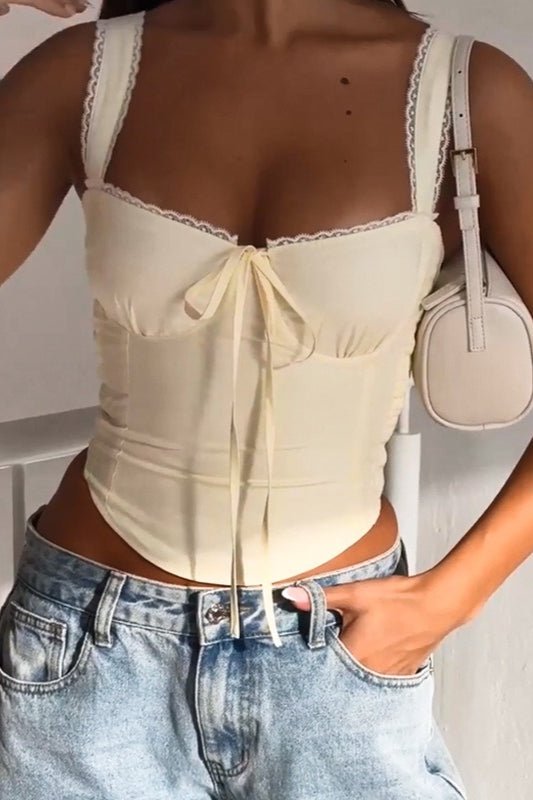 Celeste camisoletop med blondedetalje