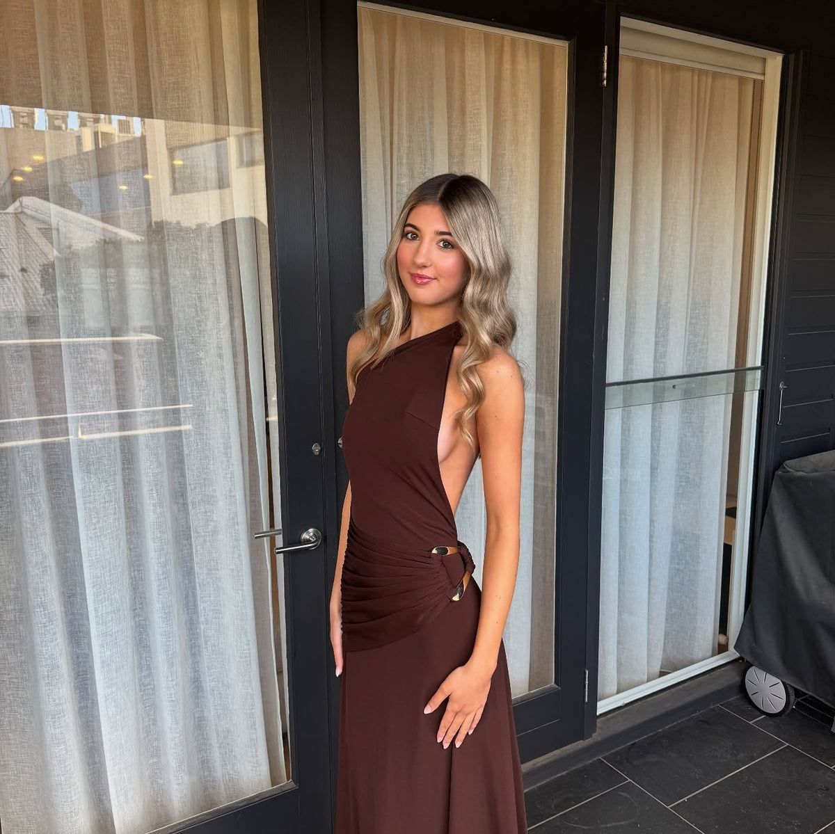 Celeste figursyet one-shoulder-maxikjole