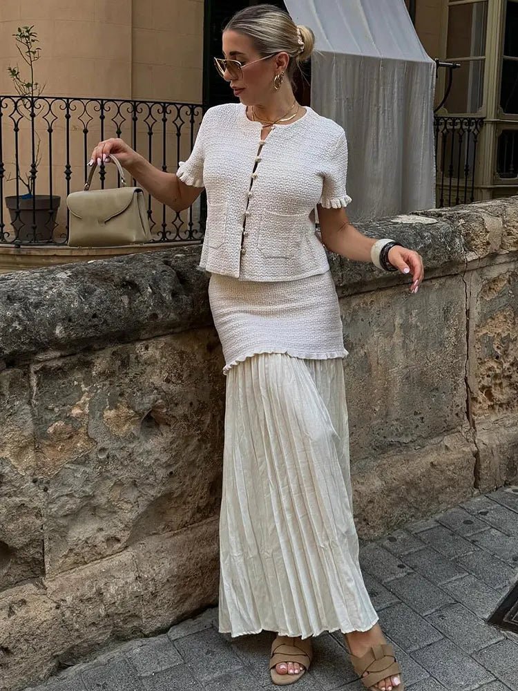 Claudia sæt med strikcamisole og plisseret nederdel