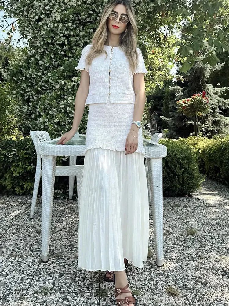 Claudia sæt med strikcamisole og plisseret nederdel