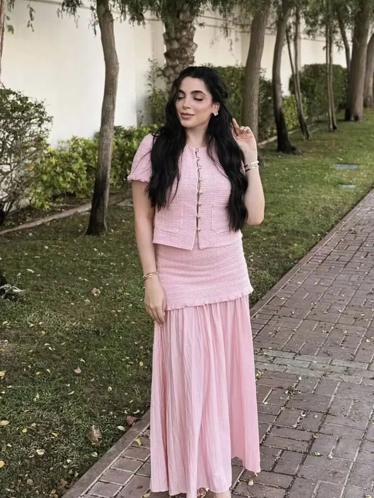 Claudia sæt med strikcamisole og plisseret nederdel