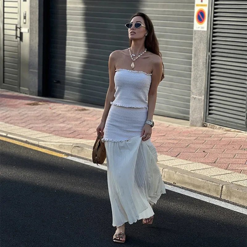 Claudia sæt med strikcamisole og plisseret nederdel