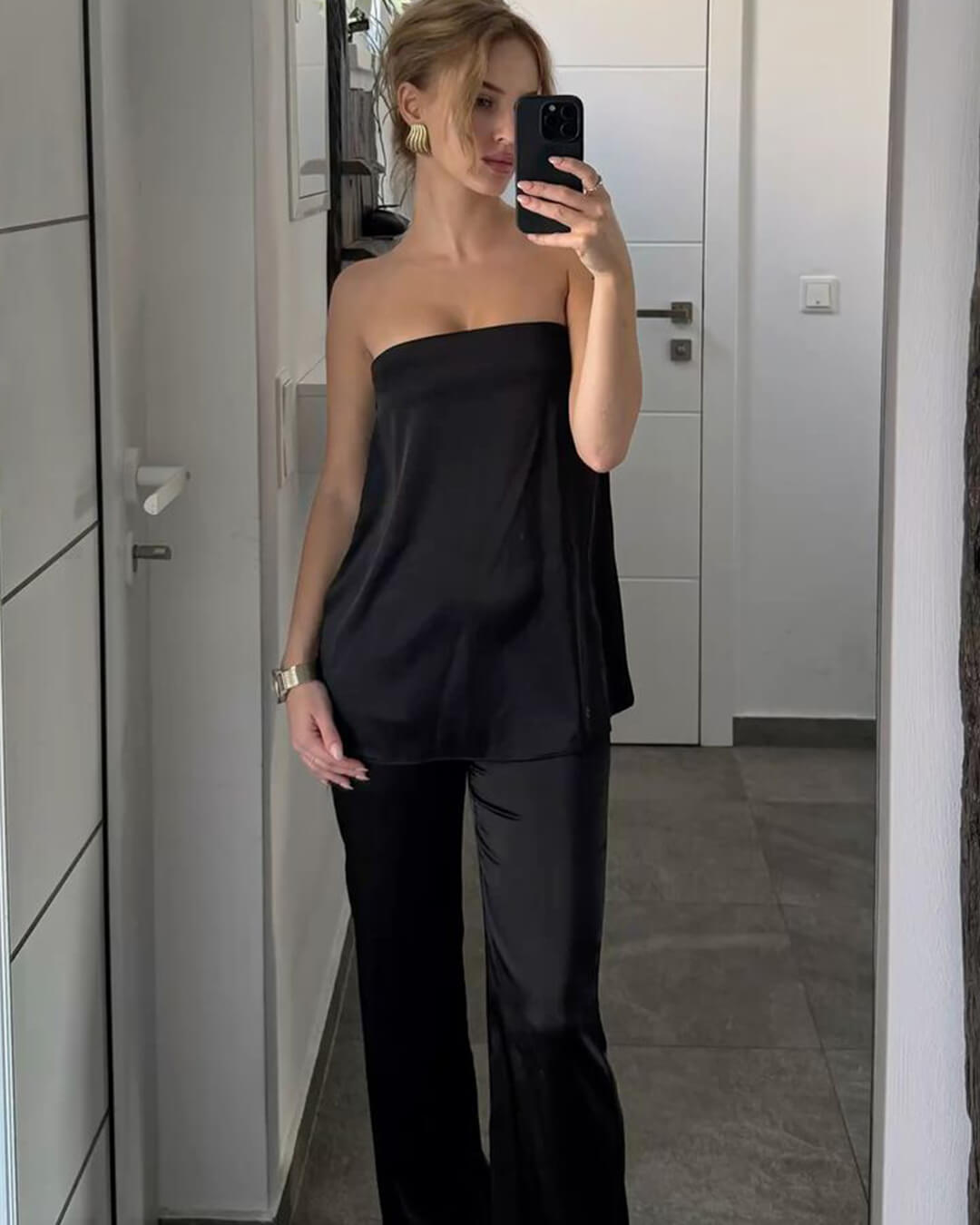 Claudine buksedragt i satin med bandeau-top