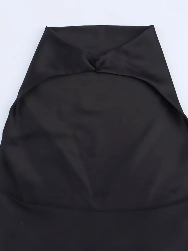 Colleen draperet satinkjole med halterneck