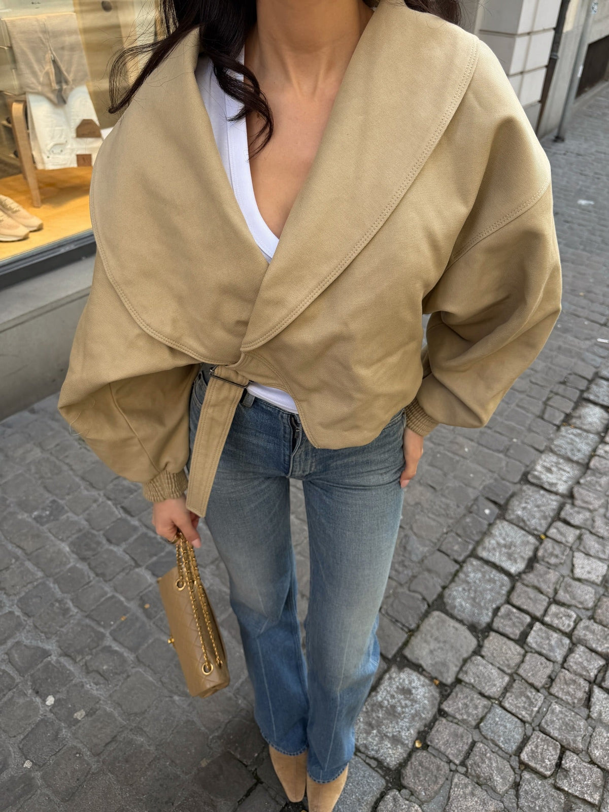 Courtney frakke med revers og elastisk linning