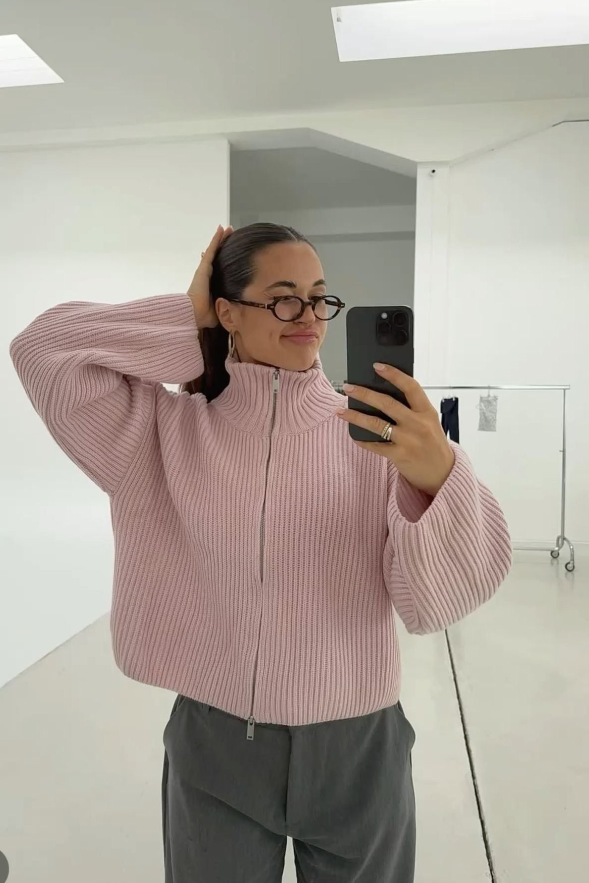 Daniela oversize-striktrøje i rib med lynlås
