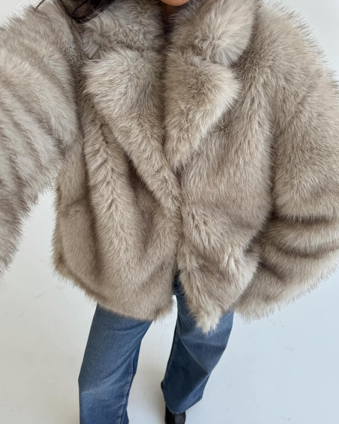 Darcy fluffy jakke i mellemlang længde