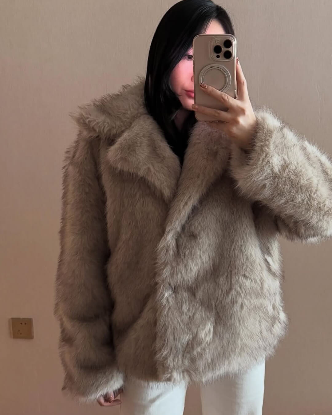 Darcy fluffy jakke i mellemlang længde