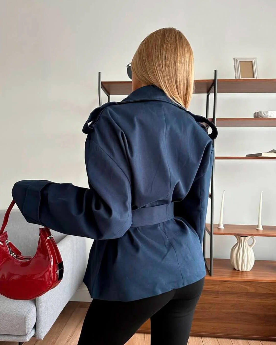 Dorothy kort trenchcoat med snøredetaljer