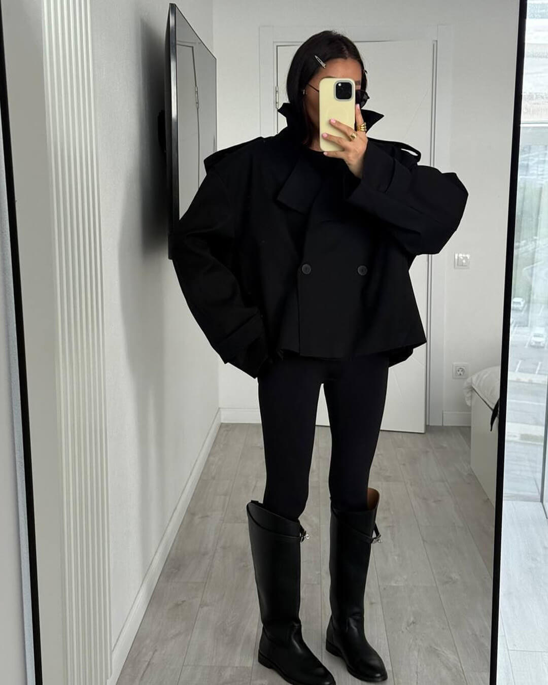 Dorothy kort trenchcoat med snøredetaljer