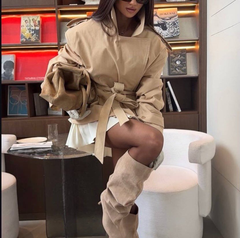 Dorothy kort trenchcoat med snøredetaljer