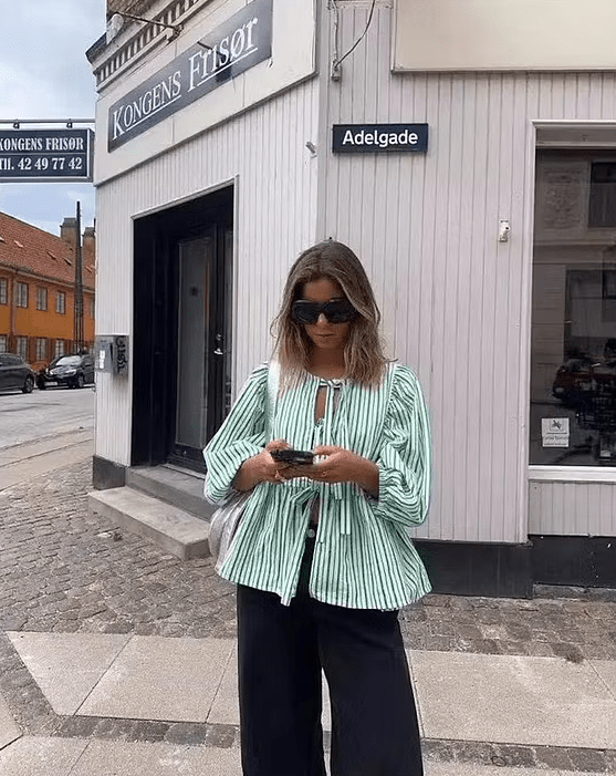 Emma stribet bluse med pufærmer