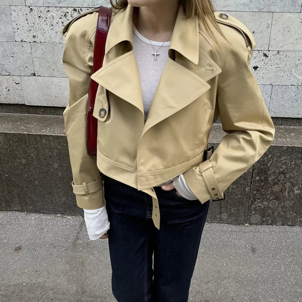 Fern khakifarvet cropped trenchjakke