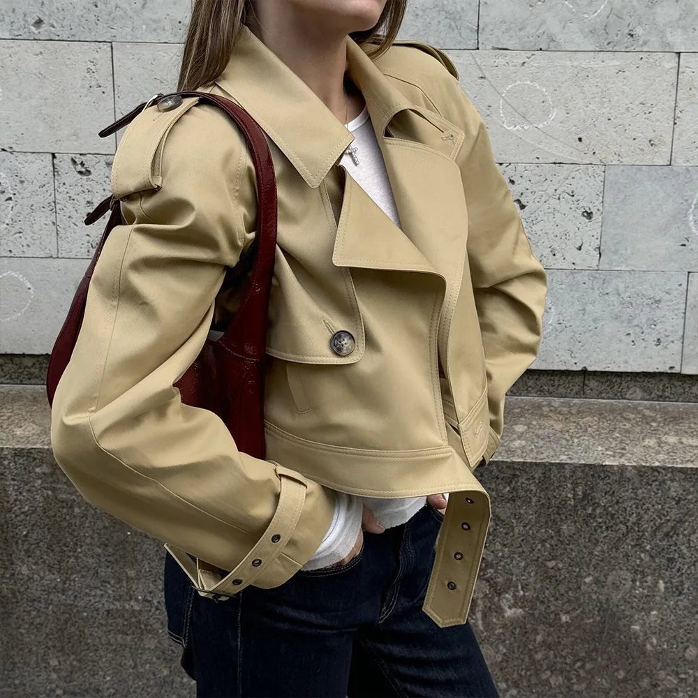 Fern khakifarvet cropped trenchjakke