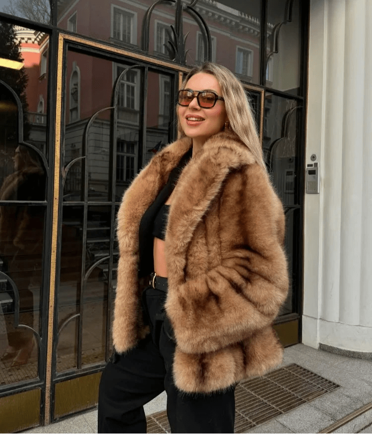 Fiona-frakke i imiteret pels