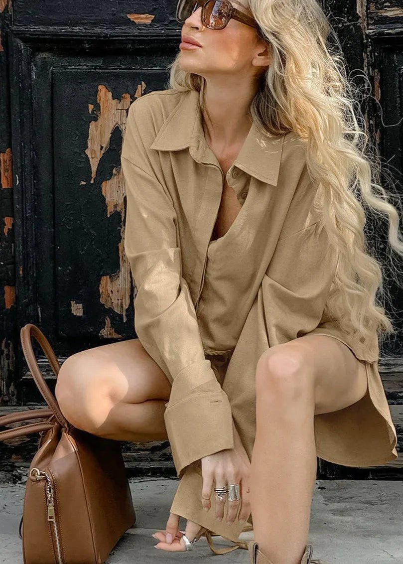 Gabrielle-sæt med kort skjorte og shorts med snørelukning