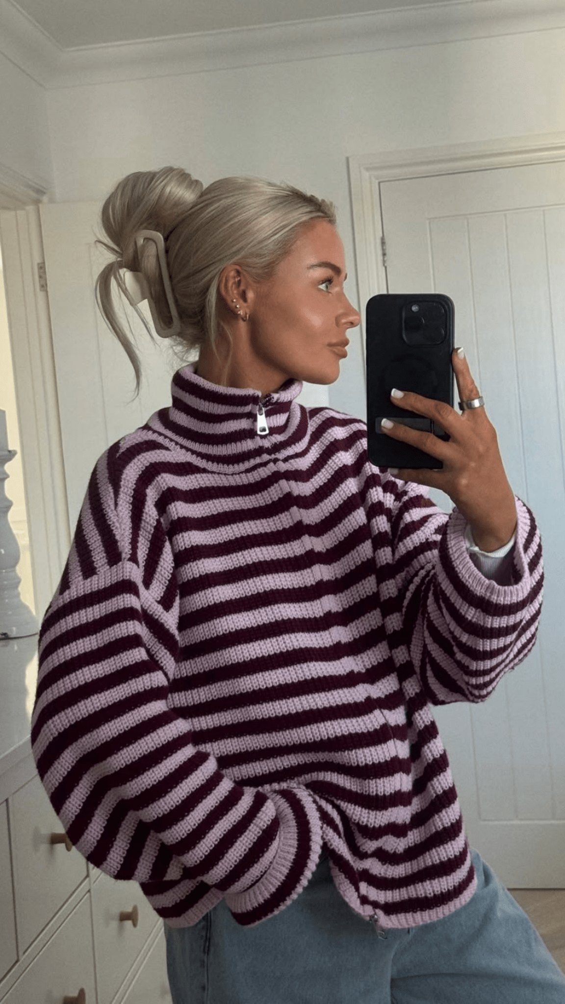 Hanna striktrøje med striber og høj hals