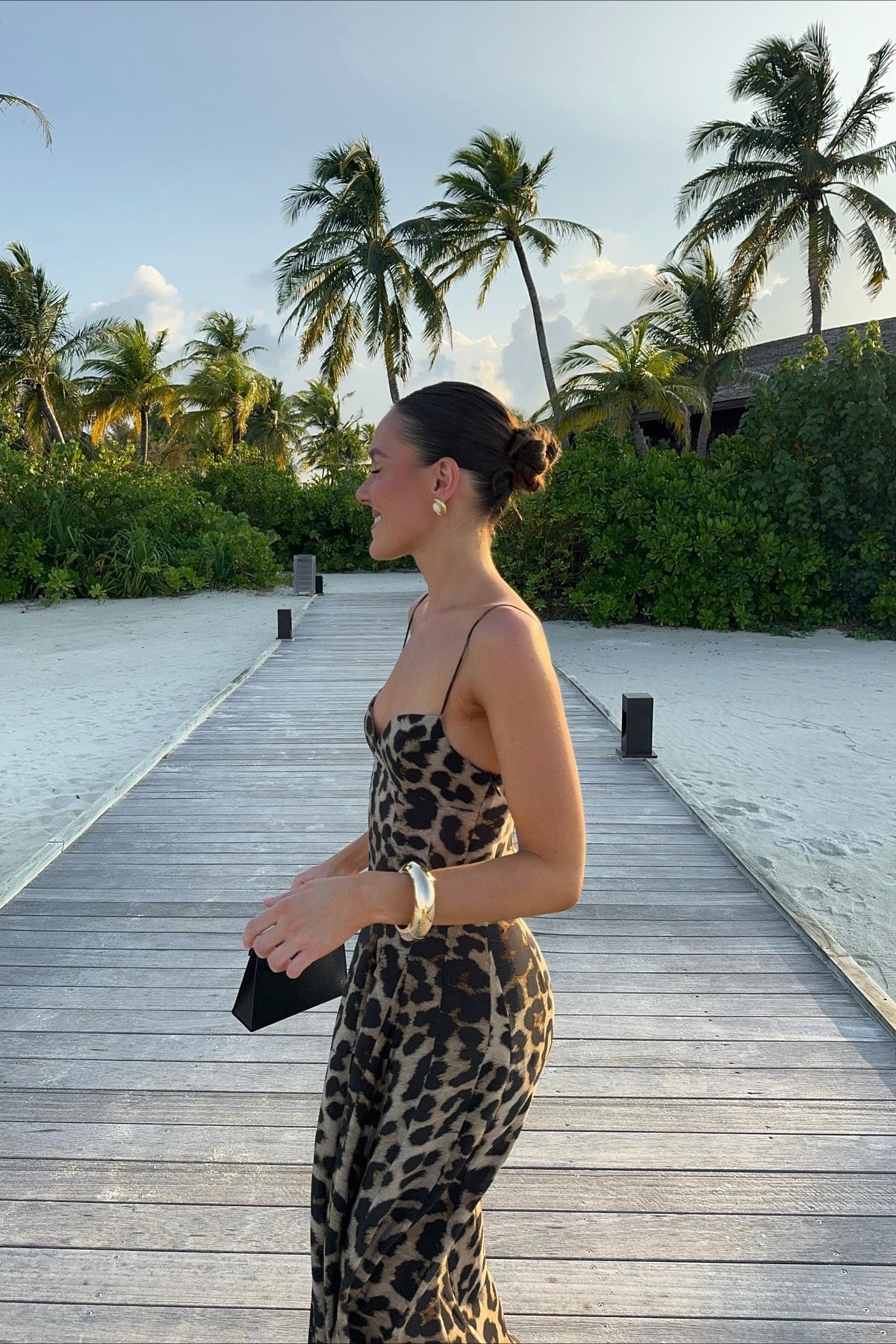 Imogen maxikjole med leopardprint og spaghettistropper