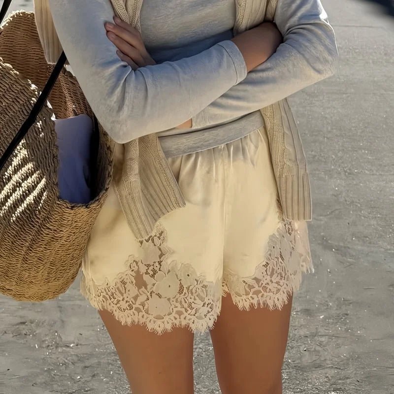 Janice satinshorts med blonder