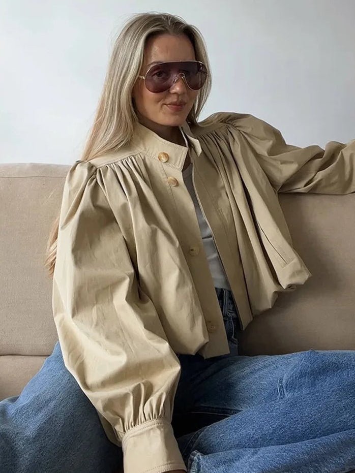 Jenna jakke med løst snit og læg