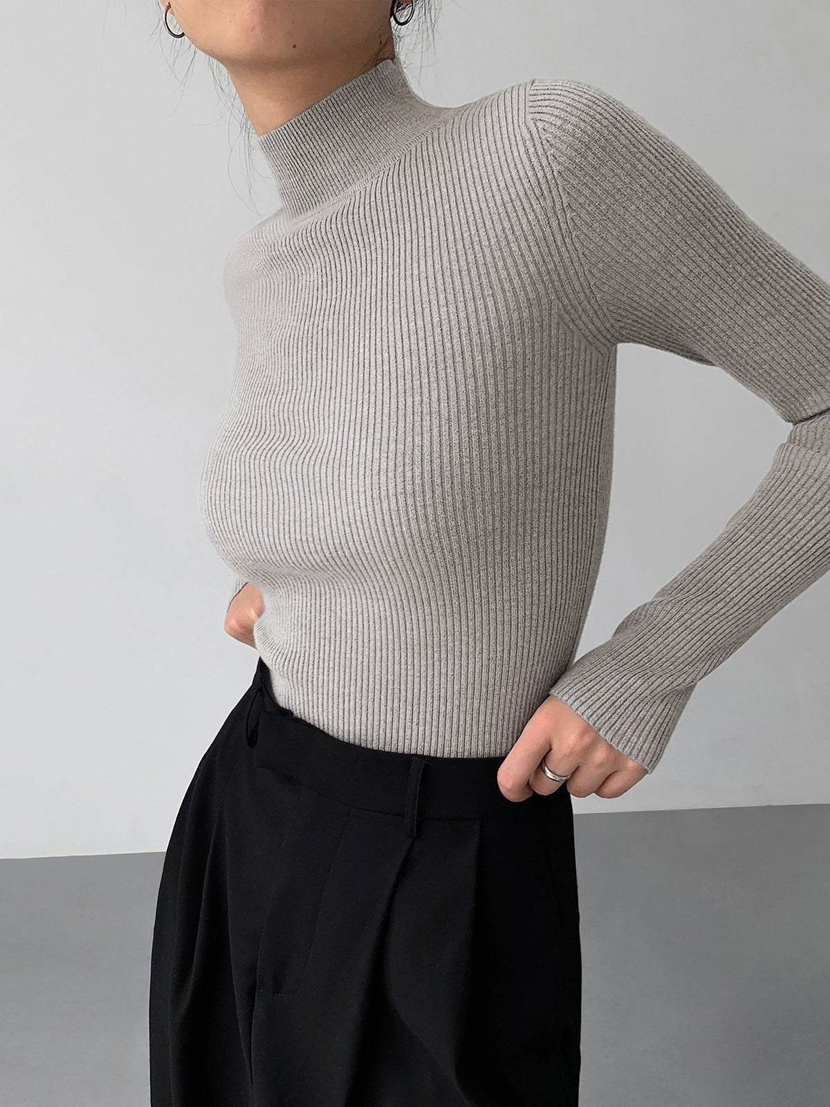 Jessa ribstrikket bluse med lange ærmer