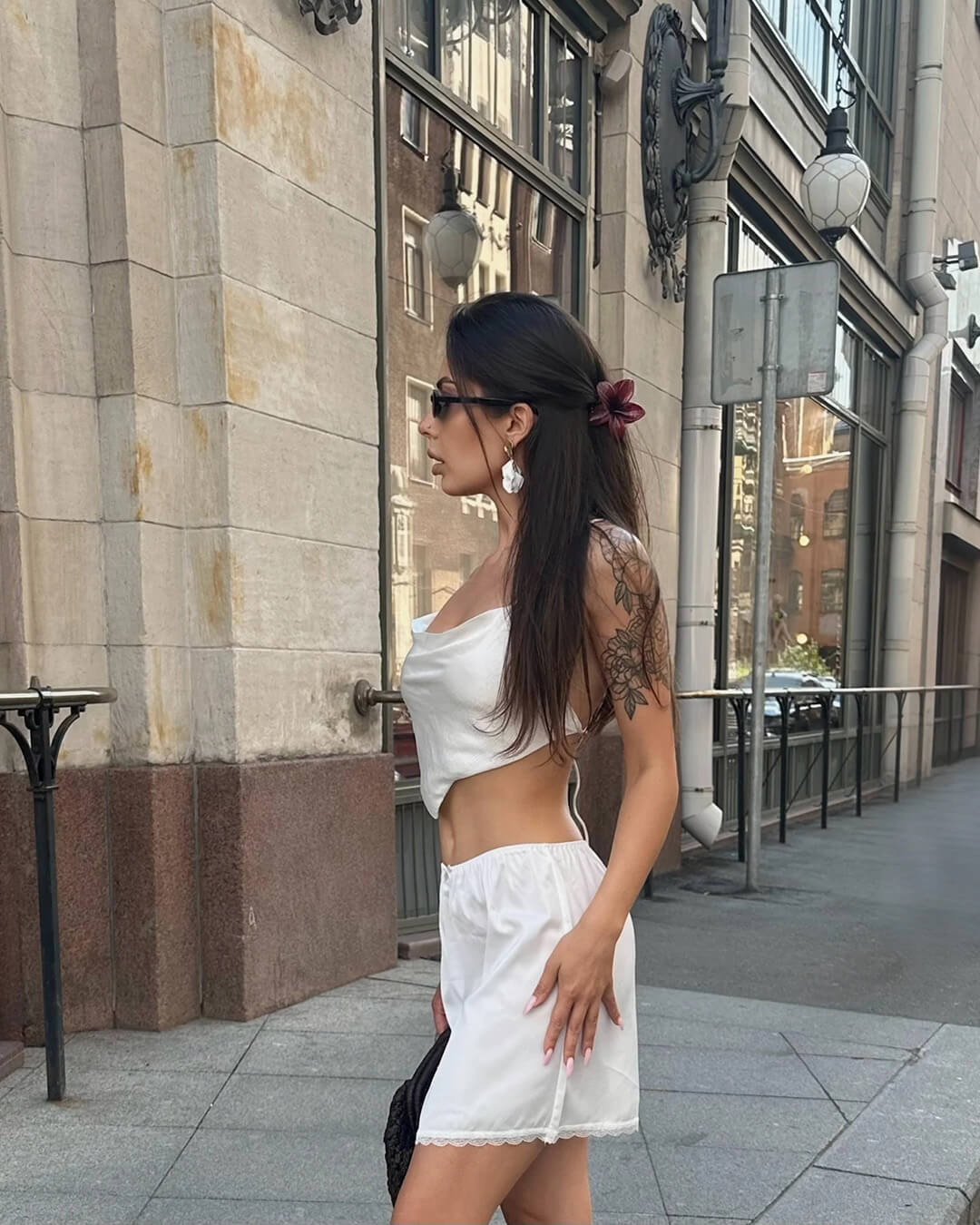 Johana satin-mininederdel med blondekant