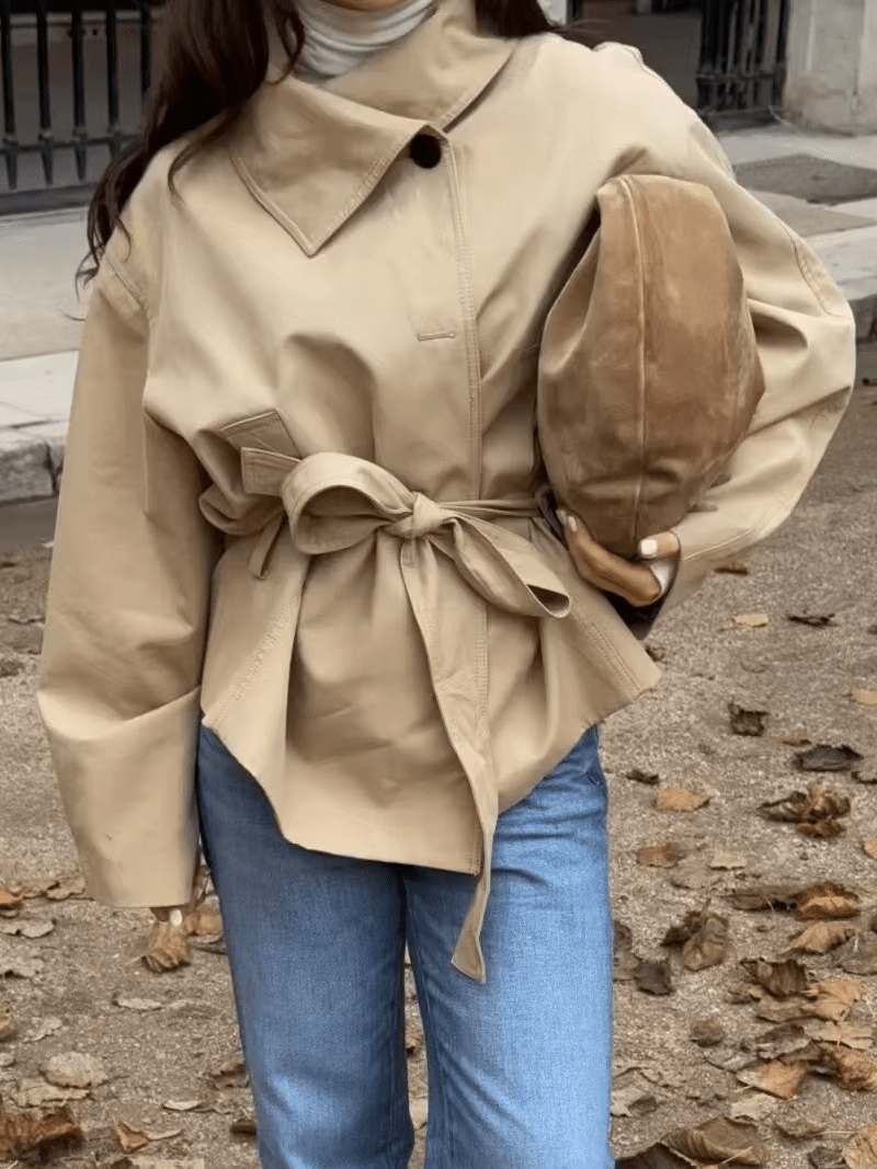 Julie asymmetrisk trenchcoat med bælte