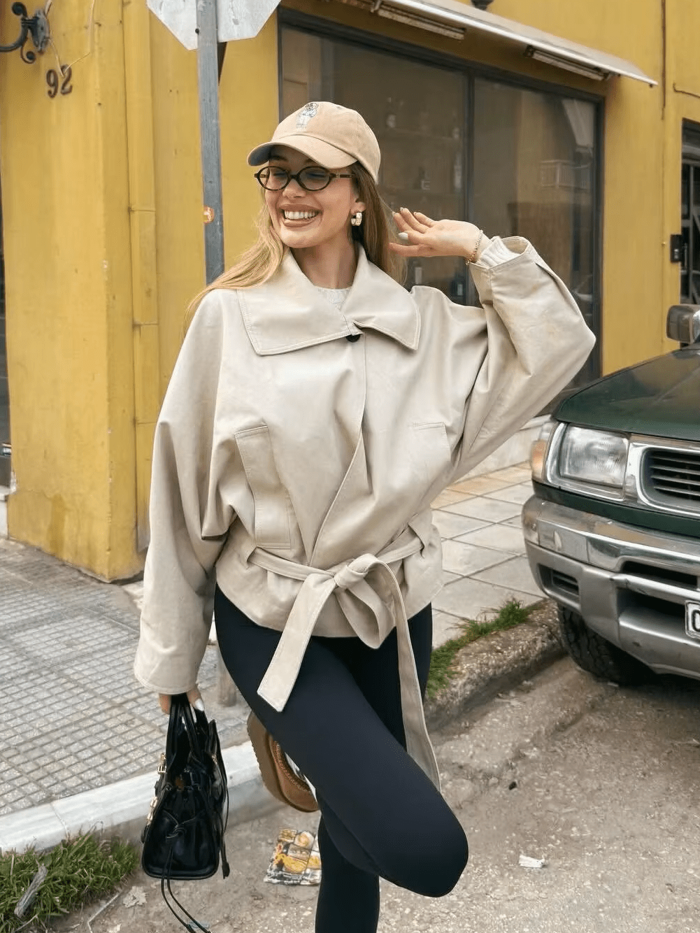 Julie asymmetrisk trenchcoat med bælte
