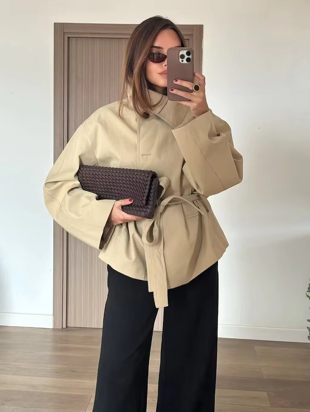 Julie asymmetrisk trenchcoat med bælte