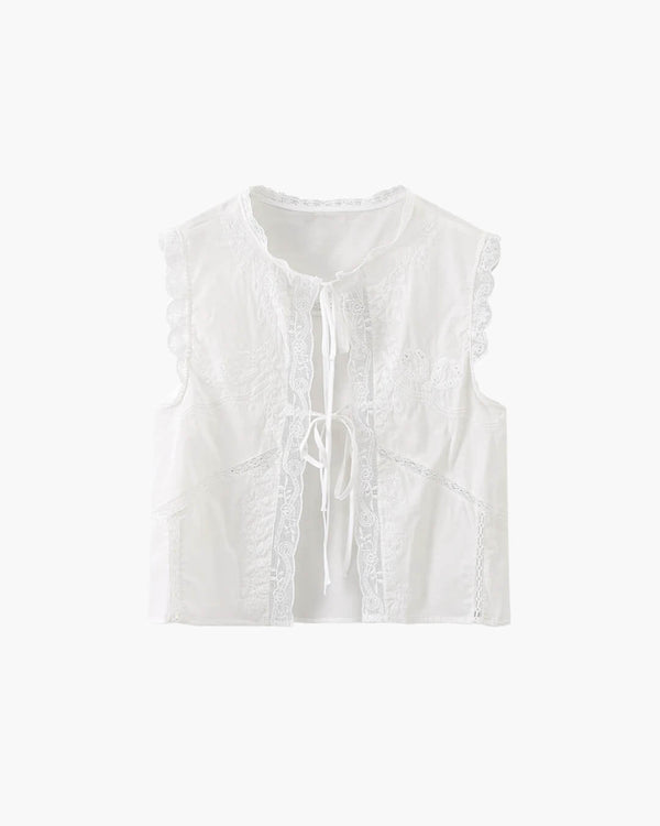 Juvie bluse med broderet blondekant