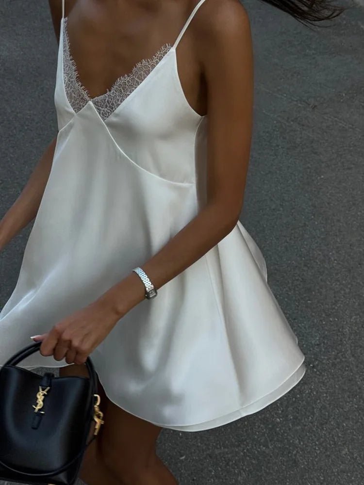 Kimberly satin-minikjole med camisole-stropper