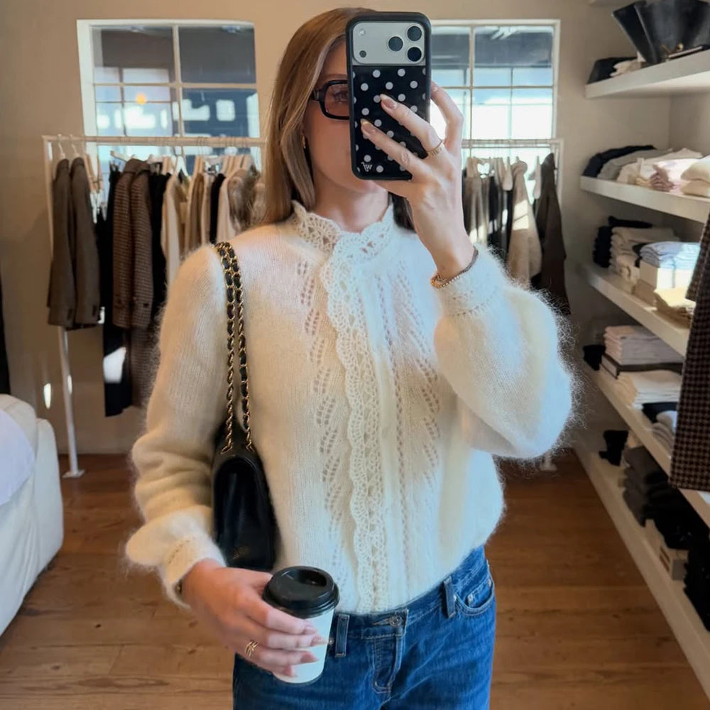 Cardigan med blondeudskæringer