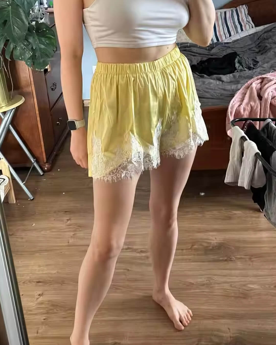Laura satinshorts med blondepatchwork