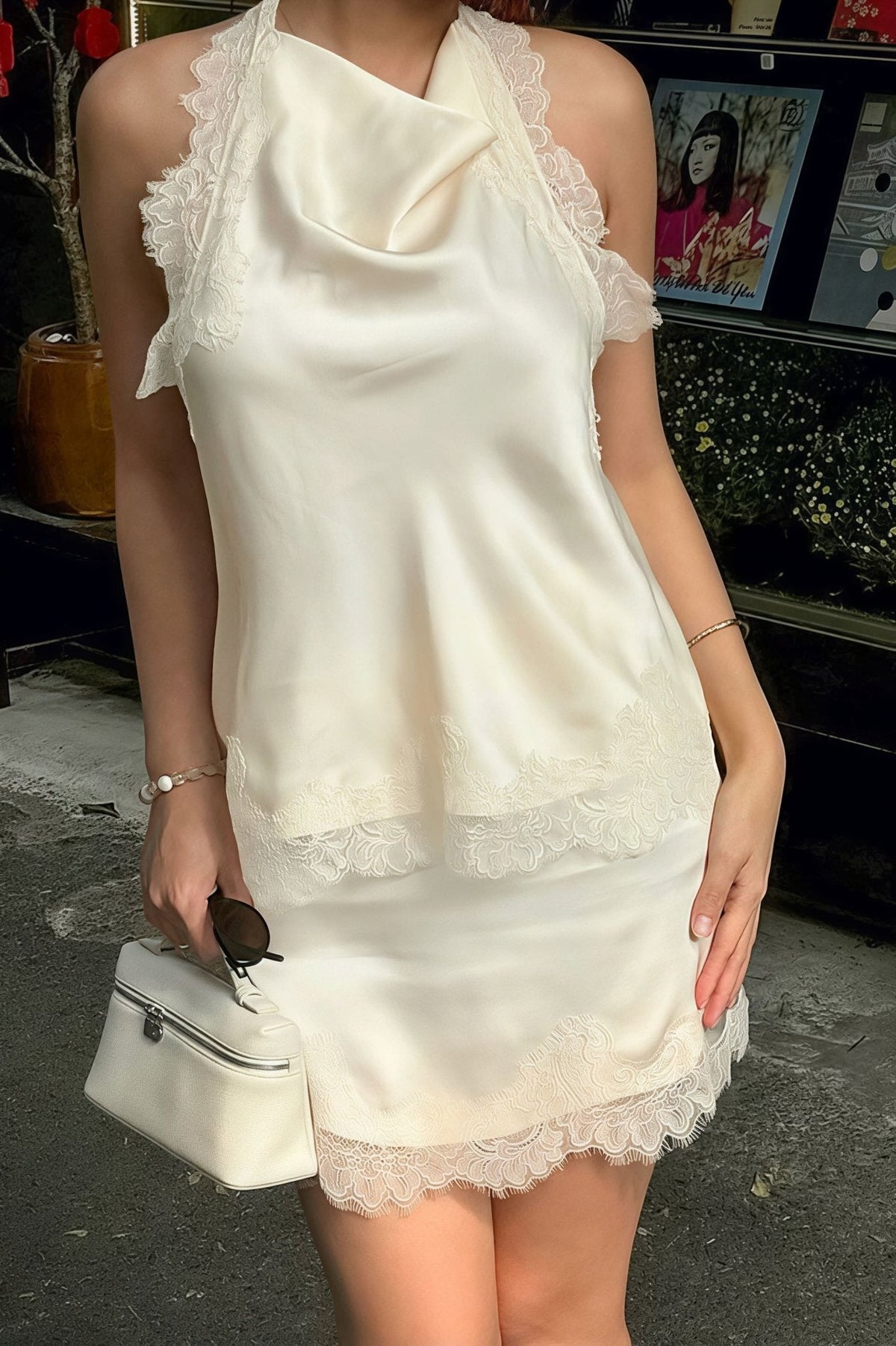 Lena blonde-minikjole med halterneck