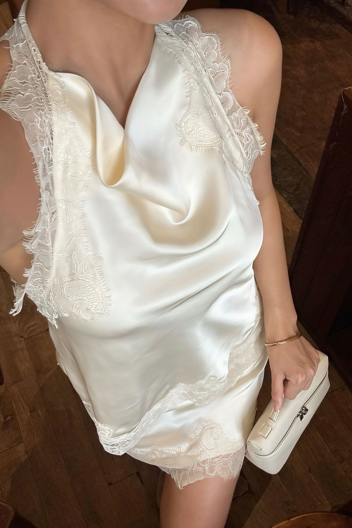 Lena blonde-minikjole med halterneck