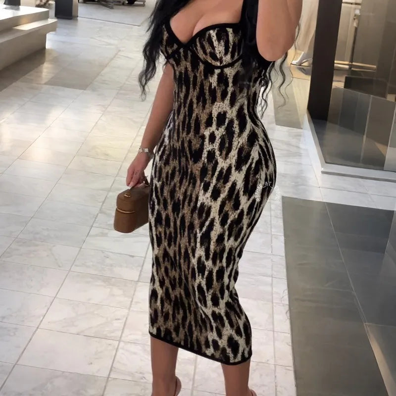 Kira-midikjole i leopardprint med halterneck