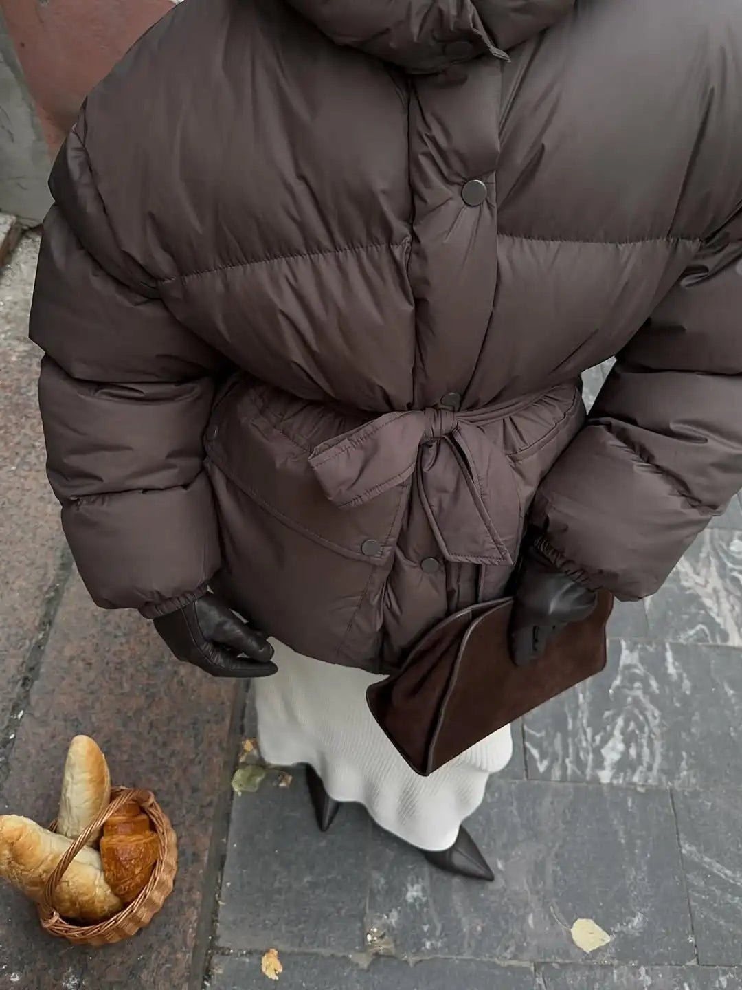 Lorna frakke med hætte og snøredetaljer
