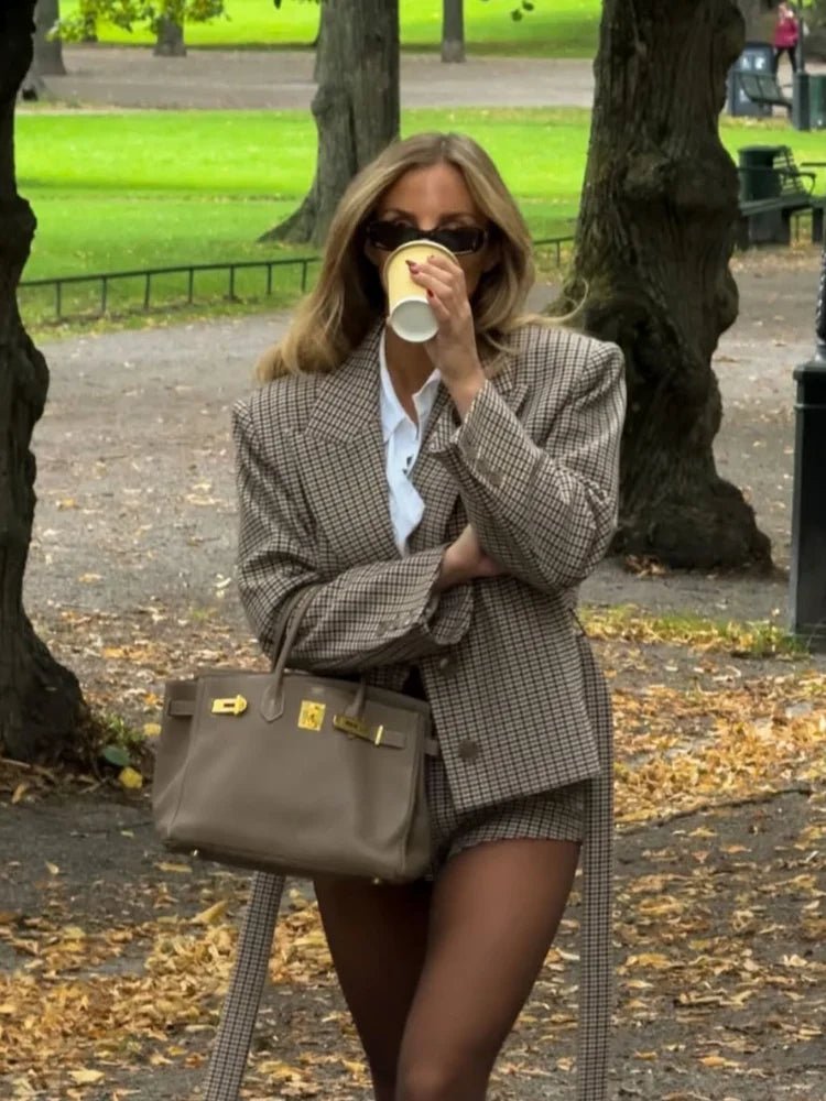 Lucy sildebensmønstret shortsdragt med bælte