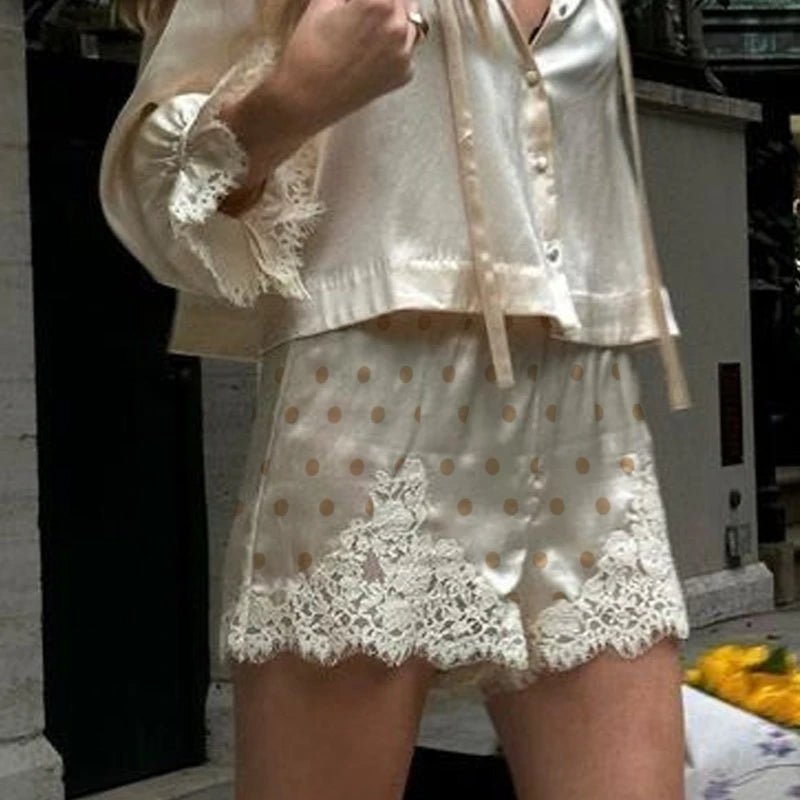 Lucy satinshorts med blonde og prikker